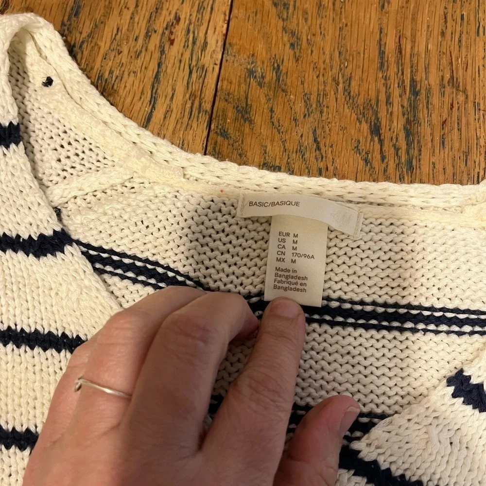 H&M STRIPED SWEATER – SIZE M - Picture 3 of 10